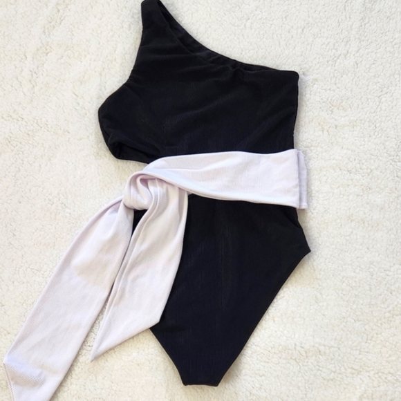 New!Beach Riot Carlie One Piece Cutout‎ Swimsuit - Picture 10 of 13